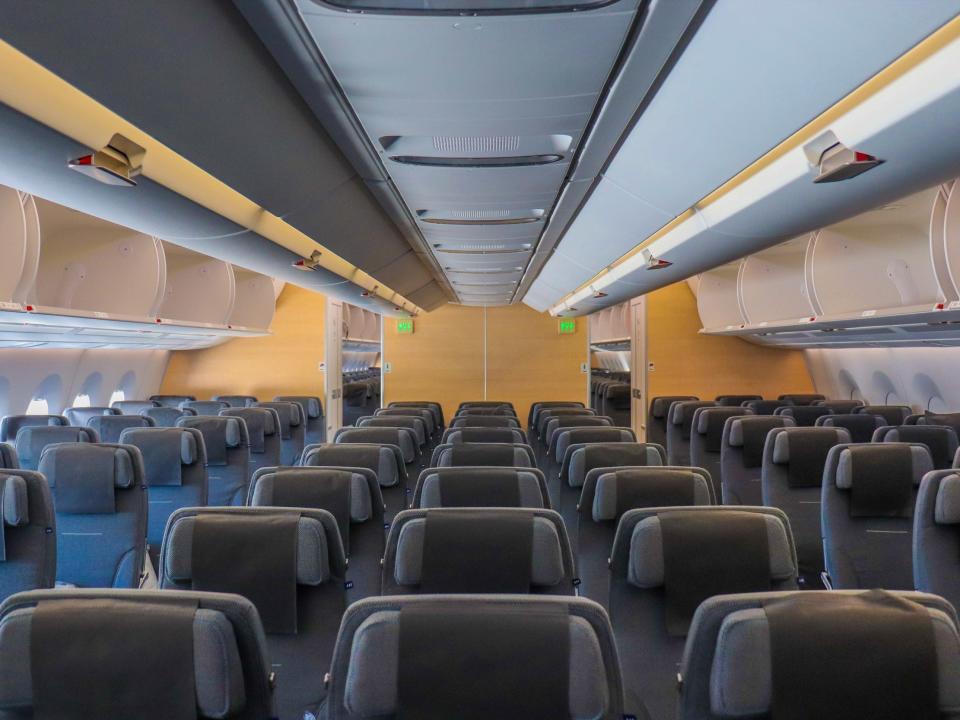 Economy class onboard SAS Scandinavian Airlines' Airbus A350-900 XWB - SAS Scandinavian Airlines Airbus A350-900 XWB Tour