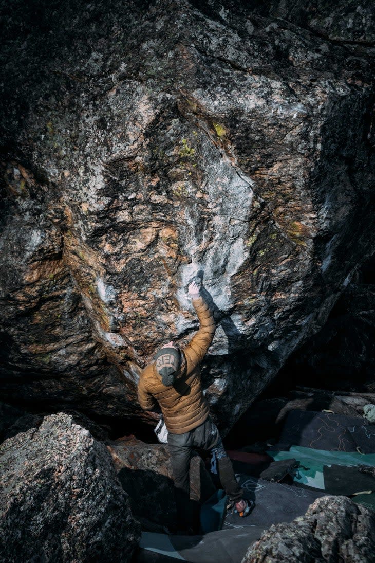 <span class="article__caption">Ruana brushing <em>The Ice Knife</em> during another cool evening of attempts. </span> (Photo: Alton Richardson)