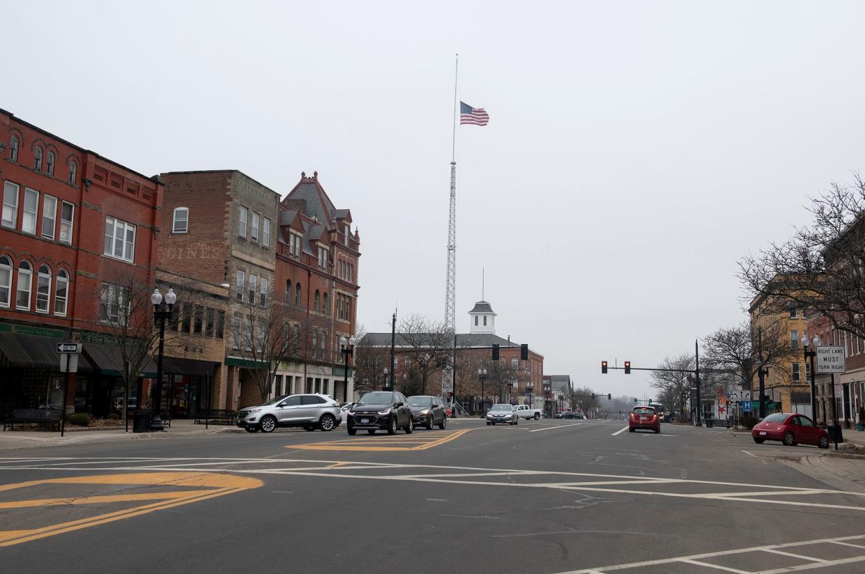 Supporters are hoping a designated outdoor entertainment district in Ravenna will help bring people downtown.