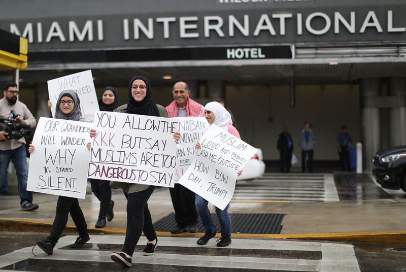 Auch am Flughafen von Miami protestierten US-Bürger gegen das von Trump verhängte Einreiseverbot. (Bild: Getty Images)