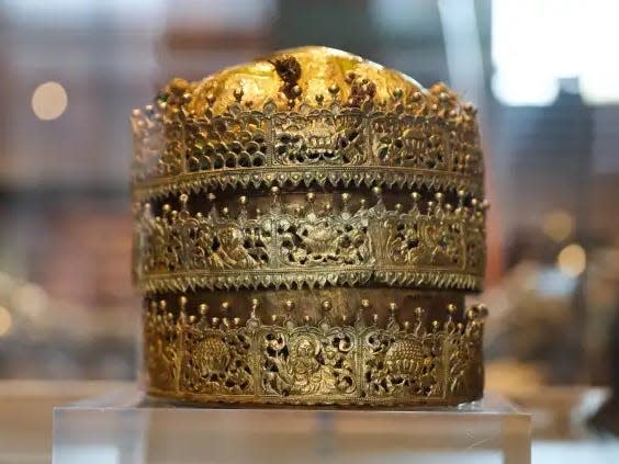 Maqdala Crown at the V&A Museum