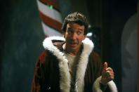 <p>Als der Weihnachtsmann tot vom Dach fällt, springt Familienvater Scott (Tim Allen) kurzfristig für ihn ein. Doch sein Übereifer hat ungeahnte Folgen ... "Santa Clause - Eine schöne Bescherung" (24.12., 21.50 Uhr, RTL) sowie bei Disney+ abrufbar) gehört längst zu den Klassikern. Insgesamt dreimal schlüpfte Tim Allen ins Weihnachtsmannkostüm. (Bild: © The Walt Disney Company / Attila Dory)</p> 