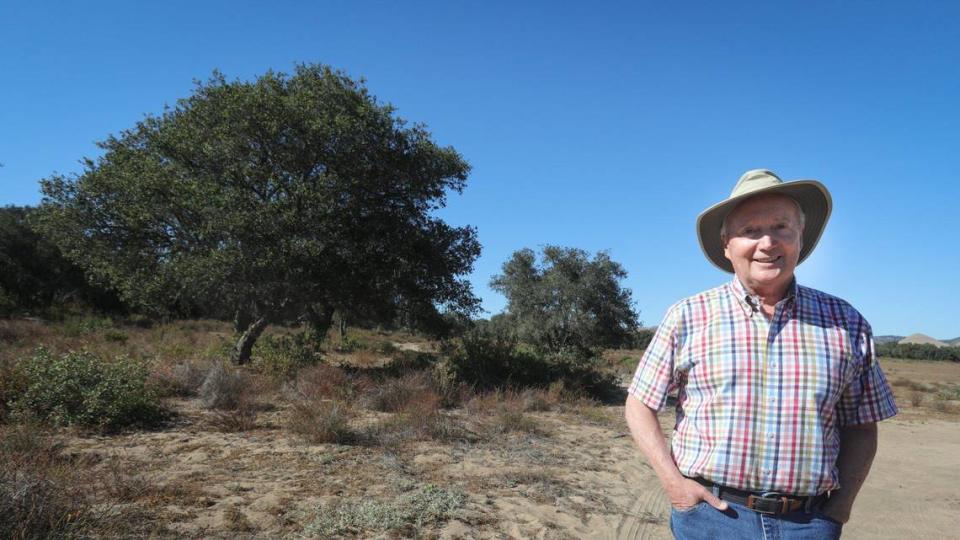 Nick Tompkins of NKT Commercial leads a tour of the Dana Reserve site between Willow Road and Sandydale Drive and Highway 101 in Nipomo. The proposed housing development calls for 1,270 homes on 288 acres.