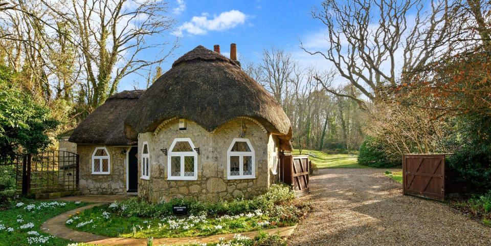 thatched cottage for sale on the isle of wight