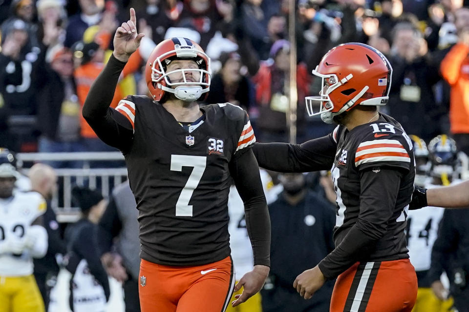 Cleveland Browns place kicker Dustin Hopkins (7) celebragtes his game-winning field goal against the Pittsburgh Steelers during the second half of an NFL football game, Sunday, Nov. 19, 2023, in Cleveland. (AP Photo/Sue Ogrocki)