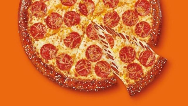 Little Caesars Quattro Pizza Review: Is the New Four-Section Any Pizza  Good? - Thrillist
