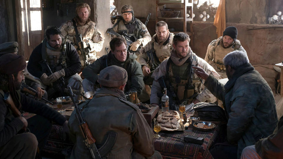 Die wahre Geschichte des Kriegsdramas "Operation: 12 Strong" ist eine, die nur wenige Menschen kennen. 12 Soldaten reiten auf ihren Pferden in den Krieg und kämpfen gegen tausende Terroristen. Ungewöhnlich, ja, aber auch sehenswert?