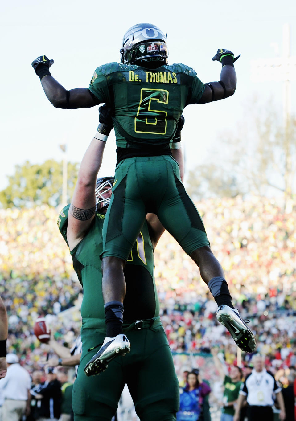 PASADENA, CA - JANUARY 02: Running back De'Anthony Thomas #6 of the Oregon Ducks celebrates with Nick Cody #61 after Thomas scores on a 64-yard touchdown run in the third quarter at the 98th Rose Bowl Game on January 2, 2012 in Pasadena, California. (Photo by Harry How/Getty Images)