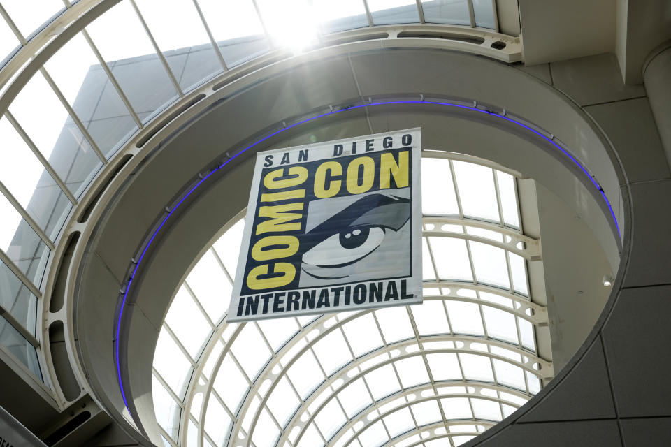 ARCHIVO - Un letrero en la Comic-Con International el 20 de julio de 2023, en San Diego. La convención de cómics y cultura pop que atrae a 130.000 fan anualmente se celebrará este fin de semana. (Foto Christy Radecic/Invision/AP, archivo)