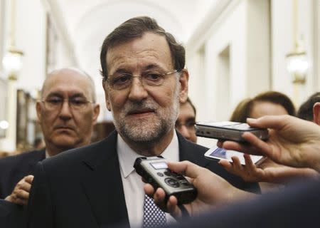 Spain's Prime Minister Mariano Rajoy is surrounded by reporters as he leaves after the state-of-the-nation debate in parliament in Madrid February 25, 2015. REUTERS/Andrea Comas