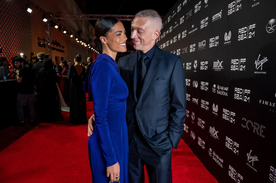 Tina Kunakey et son époux sur le tapis rouge