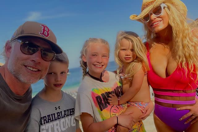 <p>Jessica Simpson/Instagram</p> Jessica Simpson and family