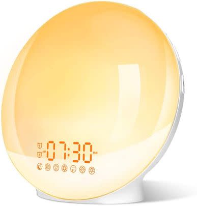 Live the dream and wake up naturally as the sun rises with this effective alarm clock