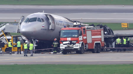 Members of emergency services and investigators work at the scene of an incident involving an Aeroflot Sukhoi Superjet 100 passenger plane at Moscow's Sheremetyevo airport, Russia May 6, 2019. REUTERS/Tatyana Makeyeva