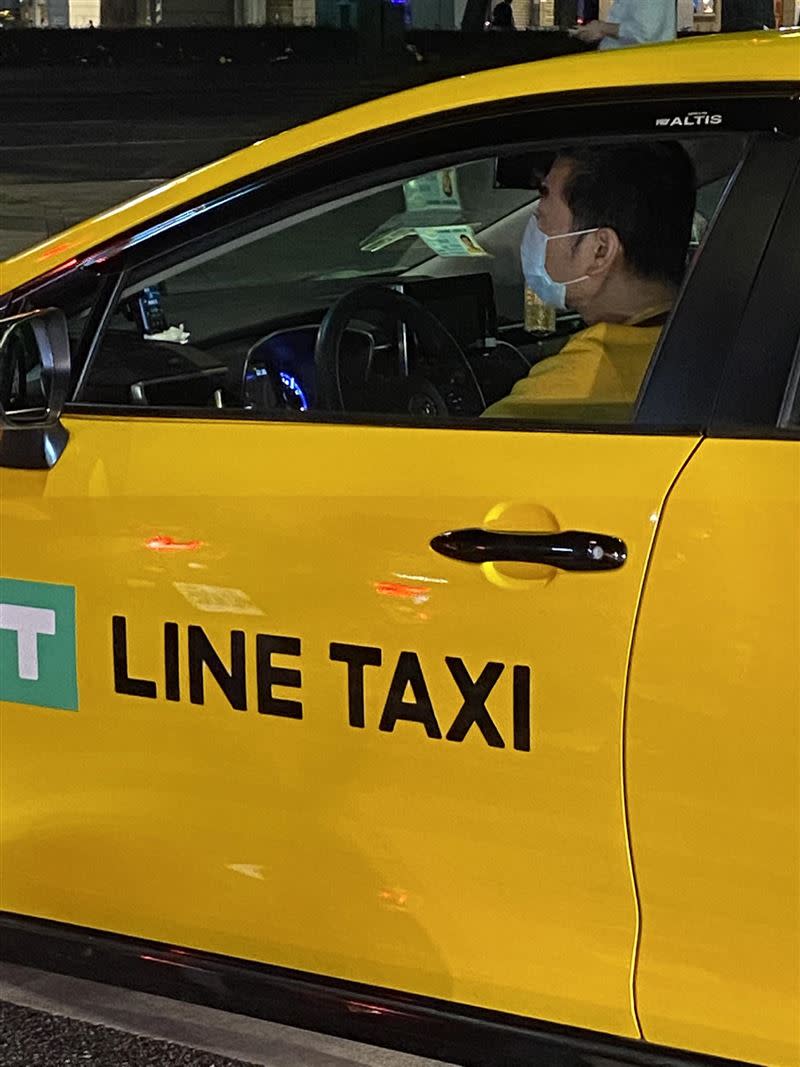 網友發現神似廖老大的計程車司機。（圖／翻攝自路上觀察學院）