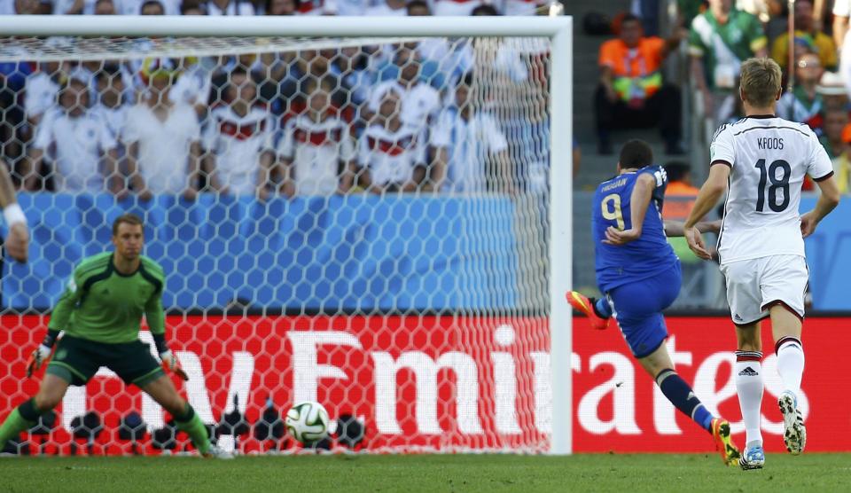 Argentina's Gonzalo Higuain (2nd R) shoots but fails to score a goal against Germany during their 2014 World Cup final at the Maracana stadium in Rio de Janeiro July 13, 2014. REUTERS/Kai Pfaffenbach (BRAZIL - Tags: SOCCER SPORT WORLD CUP)