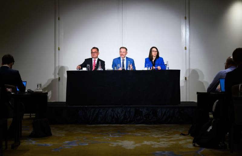Christian Lindner (C), Germany's Finance Minister, discusses current issues with Joachim Nagel (L), President of the German Bundesbank, and Nadine Kalwey (R), Press Spokeswoman of the German Ministry of Finance, at a press breakfast at the Fairmont Hotel. Bernd von Jutrczenka/dpa