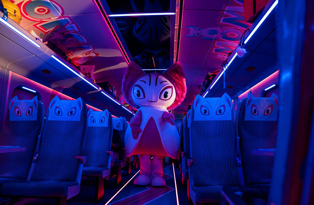 Momomon in Bullet Train.