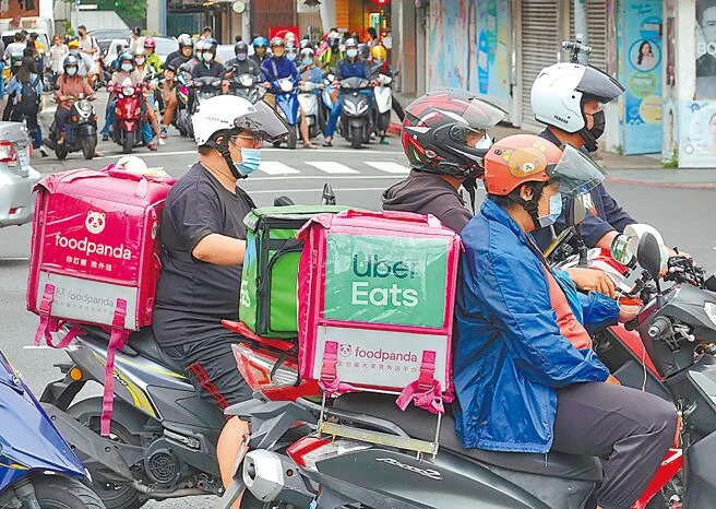 &#x0053f0;&#x005927;&#x00570b;&#x00767c;&#x006240;&#x00517c;&#x004efb;&#x00526f;&#x006559;&#x006388;&#x008f9b;&#x0070b3;&#x009686;&#x008868;&#x00793a;&#x00ff0c;&#x005916;&#x009001;&#x0054e1;&#x00525b;&#x00958b;&#x0059cb;&#x0056fa;&#x007136;&#x0053ef;&#x004ee5;&#x008cfa;&#x0053d6;&#x008f03;&#x00591a;&#x007684;&#x0085aa;&#x006c34;&#x00ff0c;&#x006700;&#x005927;&#x0096b1;&#x006182;&#x00662f;&#x005728;&#x008077;&#x005834;&#x006c92;&#x006709;&#x007d2f;&#x007a4d;&#x006027;&#x003001;&#x00990a;&#x006210;&#x006027;&#x00ff0c;&#x005373;&#x0053ef;&#x0080fd;&#x006b65;&#x005165;&#x004e2d;&#x005e74;&#x003001;&#x0096a8;&#x009ad4;&#x00529b;&#x004e0b;&#x006ed1;&#x00ff0c;&#x0085aa;&#x008cc7;&#x006c92;&#x006709;&#x006210;&#x009577;&#x006a5f;&#x006703;&#x003002;&#x00ff08;&#x0059da;&#x005fd7;&#x005e73;&#x00651d;&#x00ff09;