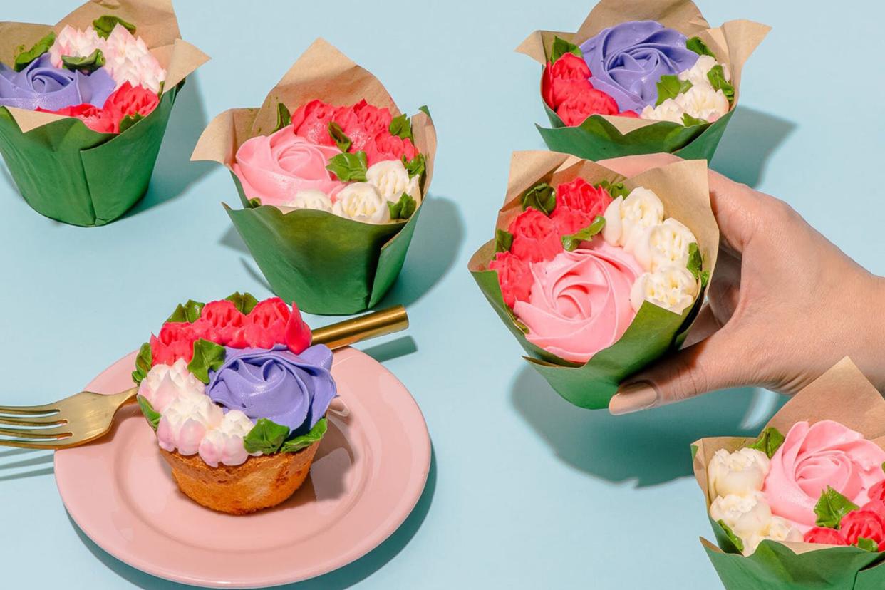 Cupcakes with floral bouquet design