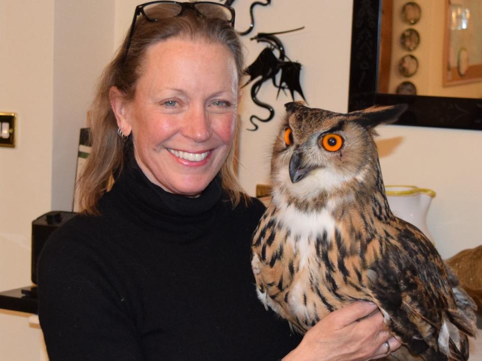 Frieda Hughes with one of her owls, Eddie (Frieda Hughes)