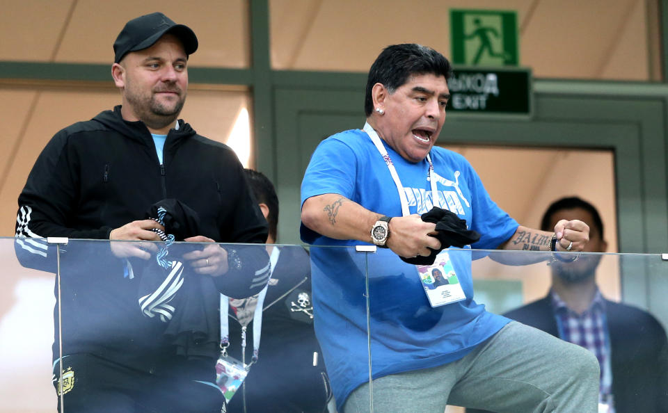 <p>Da ist er wieder. Diego Armando Maradona ist vor dem Anpfiff schon extrem heiß auf das Spiel seiner Argentinier gegen Kroatien. </p>