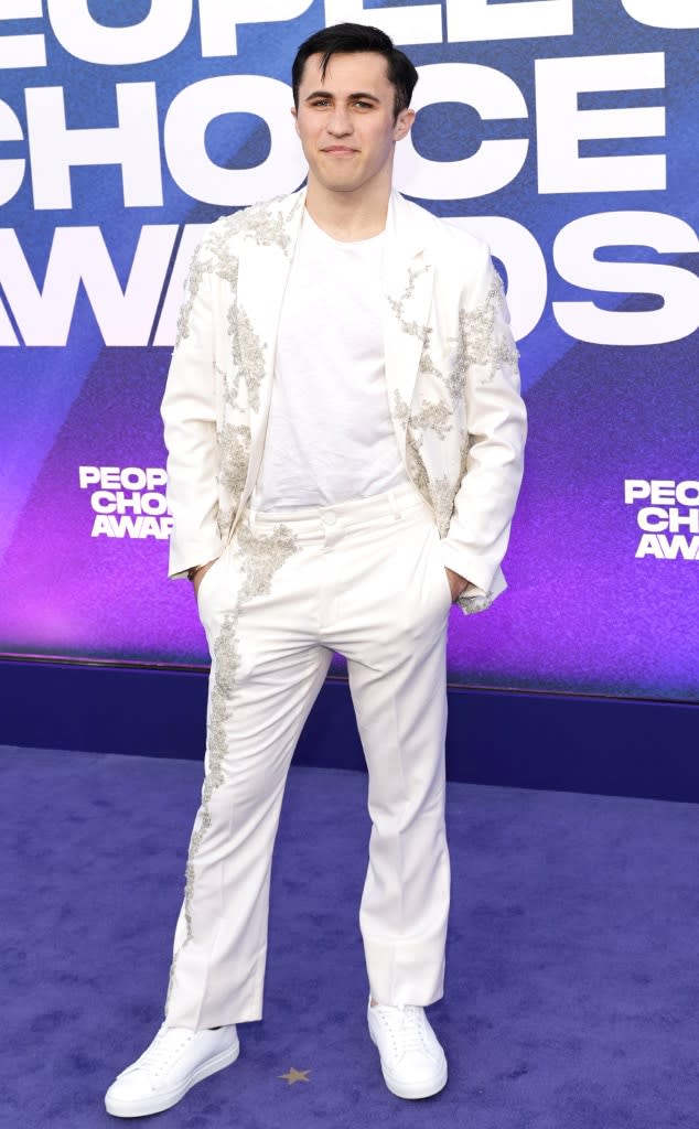 Chris Olsen, 2022 People's Choice Awards, Red Carpet Fashion 