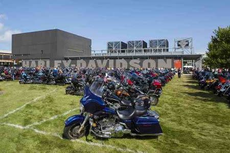 Parked motorcycles surround the Harley-Davidson Museum in Milwaukee, Wisconsin August 31, 2013. REUTERS/Sara Stathas/File Photo