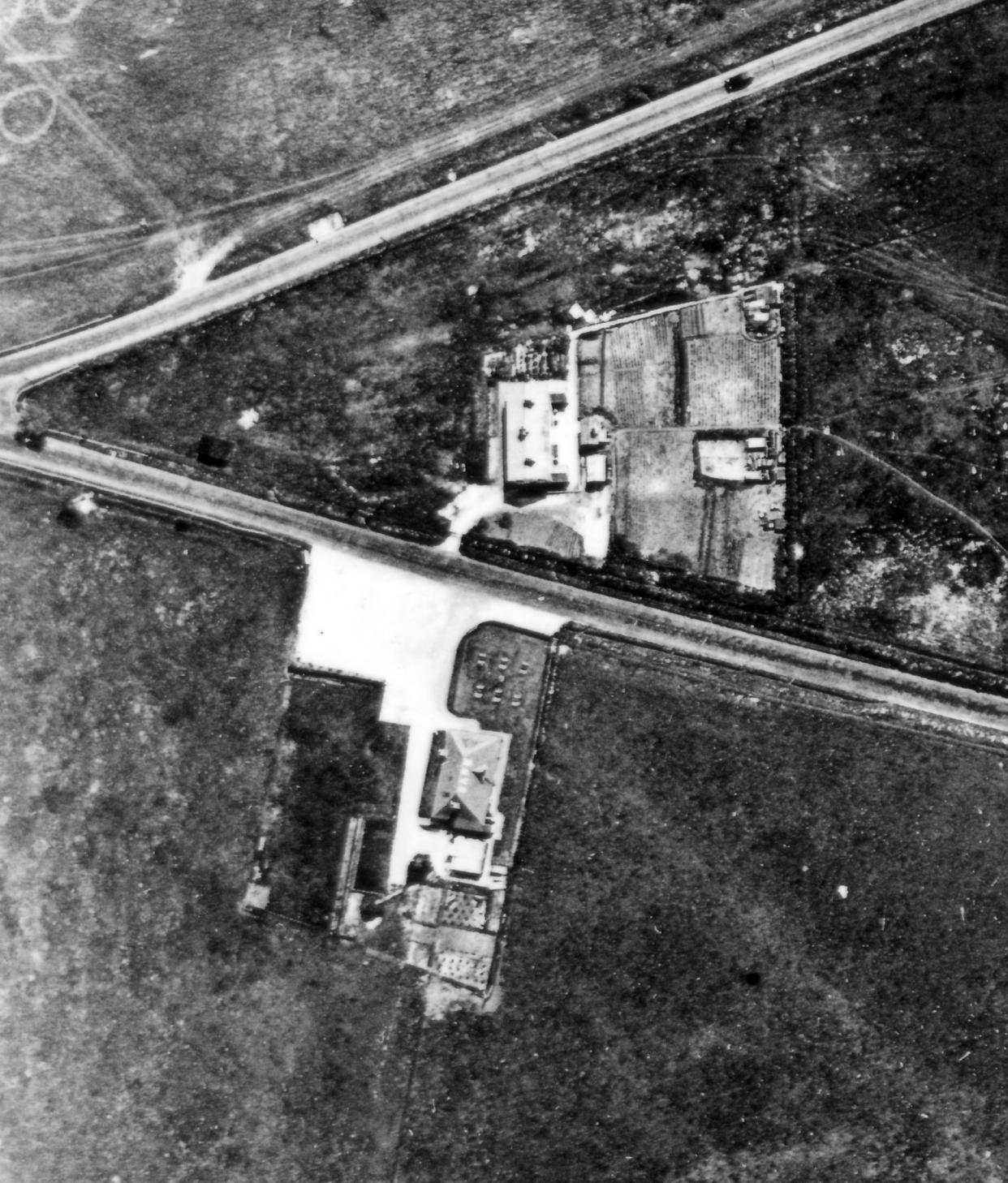 1930s aerial photo of Stonehenge custodian's cottage_Historic England Archive