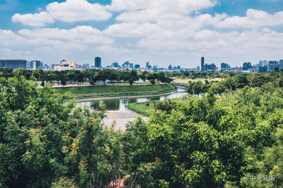 圖 : 中 央 公 園 也 離 基 地 不 遠 