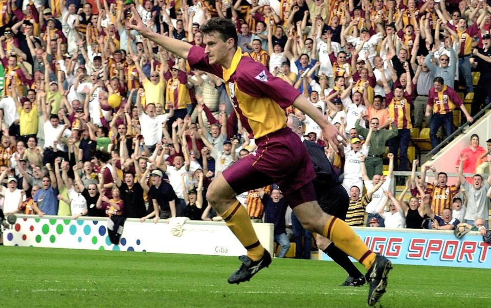 Bradford City's David Wetherall celebrates his goal against Liverpool during today's, Sunday 14th May 2000 FA Carling Premiership match at Valley Parade, Bradford - PA/John Giles