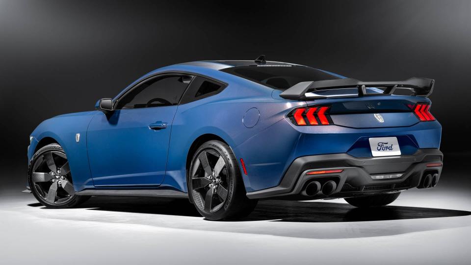 <em>Ford Mustang Dark Horse</em> | <em>Ford</em>