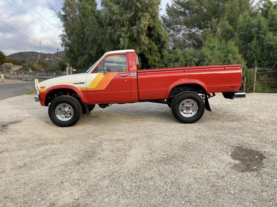 1981 toyota pickup 4x4 deluxe 5 speed side