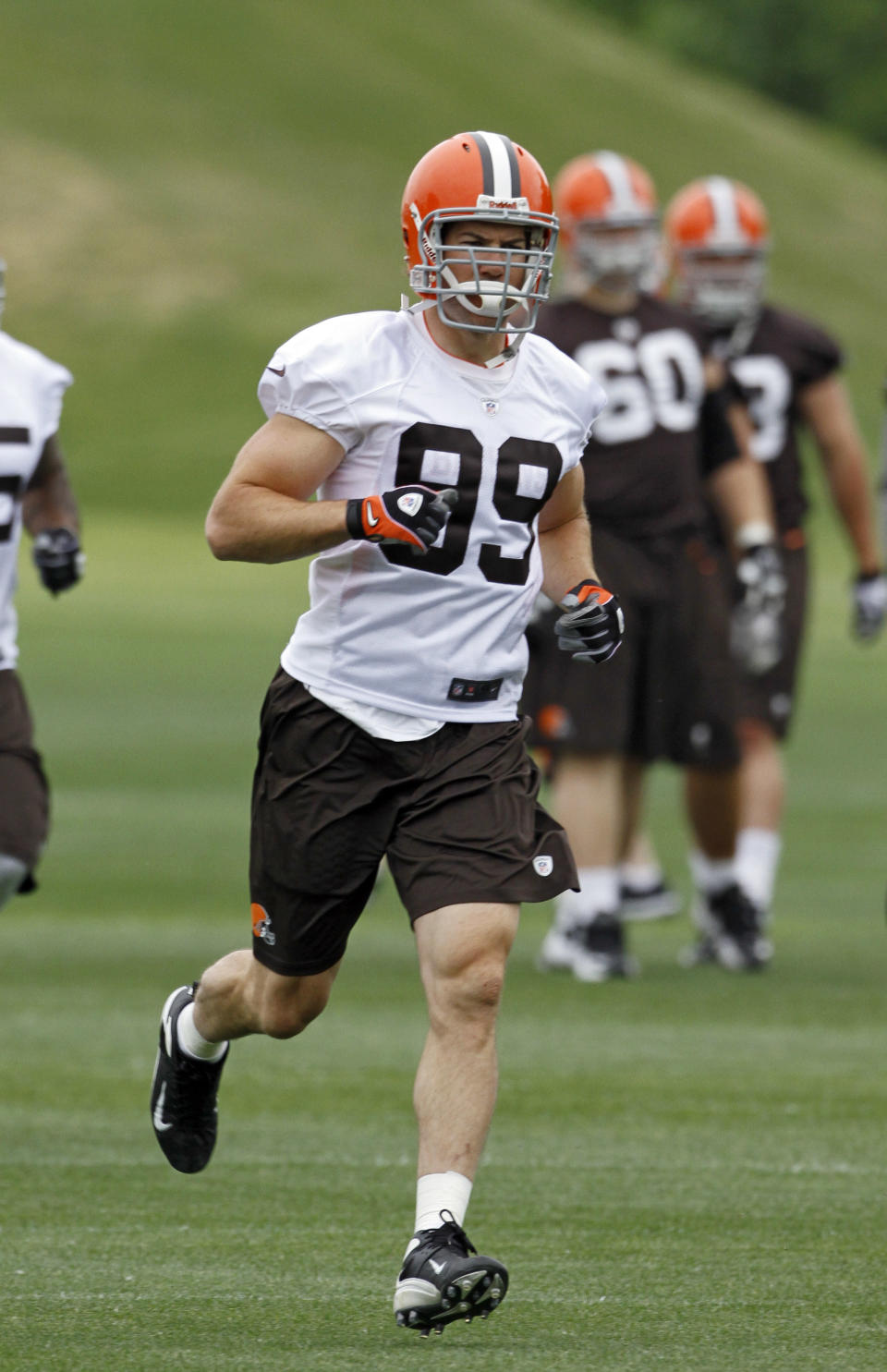 Cleveland Browns linebacker Scott Fujita (99) warms up before an off-season practice at the NFL football team's headquarters in Berea, Ohio Tuesday, May 22, 2012. (AP Photo/Mark Duncan)