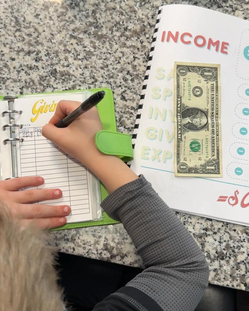 MarketWatch experts believe that kids are never to young to learn about financial responsibility. Instagram/@samanthabirdshiloh