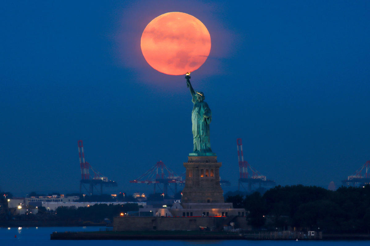 ‘Supermoon eclipse’ will probably be visual throughout North The usa on Tuesday