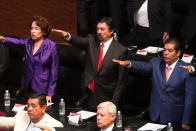 <p>CIUDAD DE MÉXICO, 29AGOSTO2018.- El líder minero Napoleón Gómez Urrutia tomo protesta como senador de la 64 Legislatura, por el partido Morena.<br>FOTO: MOISÉS PABLO /CUARTOSCURO.COM </p>