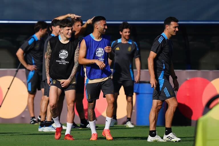 Con Scaloni al frente y Garnacho en el foco, sonrisas del seleccionado en la última función