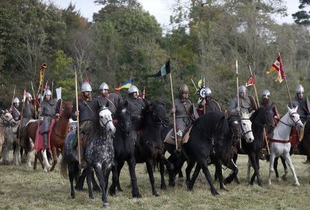 Re-enactors participate in a demonstration before a re-enactment of the the Battle of Hastings on the 950th anniversary of the battle, in Battle, Britain October 15, 2016. REUTERS/Neil Hall