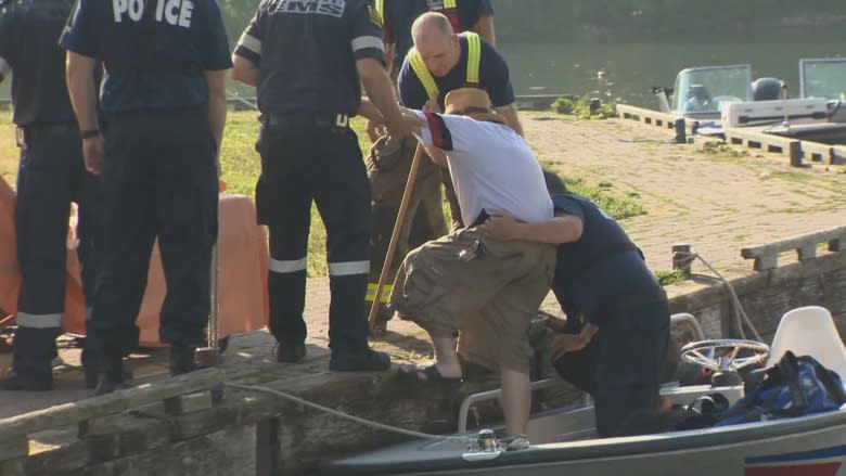 Toronto man rescued after spending night stuck under rocks on Scarborough Bluffs