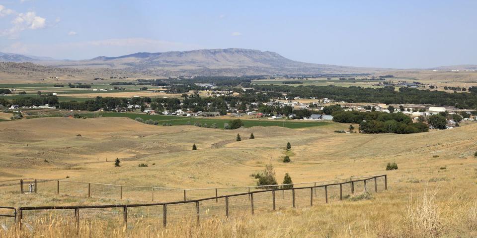 <p><strong>Best Western Town</strong></p><p>Livingston, 20 miles east of Bozeman, embodies the spirit of the Old West. Spend your days hiking, fly-fishing, and horseback riding amid Big Sky Country. Stay at the historic Murray Hotel, once frequented by Buffalo Bill and Calamity Jane, and dig in to a wood-fired oven pizza at <a href="https://go.redirectingat.com?id=74968X1596630&url=https%3A%2F%2Fwww.tripadvisor.com%2FRestaurant_Review-g45253-d3315182-Reviews-Gil_s_Goods-Livingston_Montana.html&sref=https%3A%2F%2Fwww.countryliving.com%2Flife%2Fg37186621%2Fbest-places-to-experience-and-visit-in-the-usa%2F" rel="nofollow noopener" target="_blank" data-ylk="slk:Gil's Goods;elm:context_link;itc:0;sec:content-canvas" class="link ">Gil's Goods</a>. </p><p><strong><em>Where to Stay: </em></strong><a href="https://go.redirectingat.com?id=74968X1596630&url=https%3A%2F%2Fwww.tripadvisor.com%2FHotel_Review-g45253-d91303-Reviews-Yellowstone_Pioneer_Lodge-Livingston_Montana.html&sref=https%3A%2F%2Fwww.countryliving.com%2Flife%2Fg37186621%2Fbest-places-to-experience-and-visit-in-the-usa%2F" rel="nofollow noopener" target="_blank" data-ylk="slk:Yellowstone Pioneer Lodge;elm:context_link;itc:0;sec:content-canvas" class="link ">Yellowstone Pioneer Lodge</a>, <a href="https://go.redirectingat.com?id=74968X1596630&url=https%3A%2F%2Fwww.tripadvisor.com%2FHotel_Review-g45253-d97237-Reviews-Murray_Hotel-Livingston_Montana.html&sref=https%3A%2F%2Fwww.countryliving.com%2Flife%2Fg37186621%2Fbest-places-to-experience-and-visit-in-the-usa%2F" rel="nofollow noopener" target="_blank" data-ylk="slk:The Murray Hotel;elm:context_link;itc:0;sec:content-canvas" class="link ">The Murray Hotel</a></p>