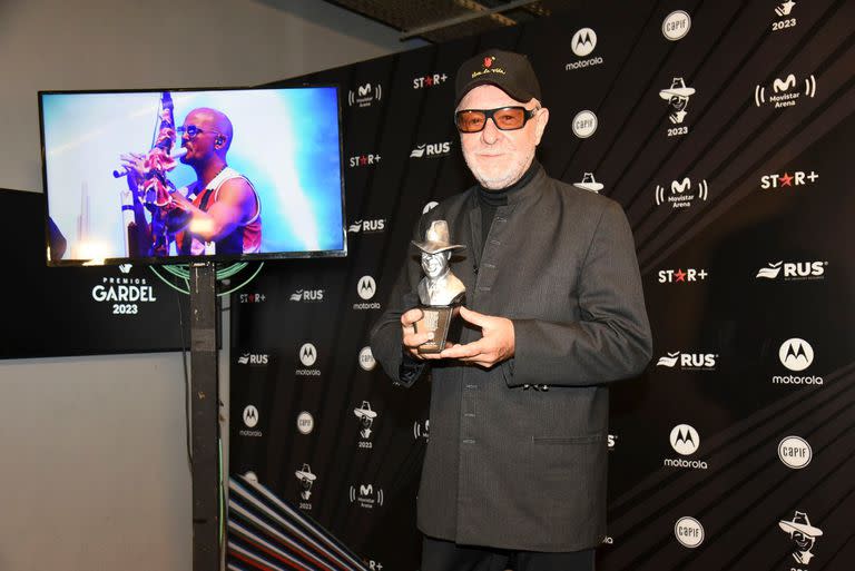 León Gieco y su Gardel en el Movistar Arena.