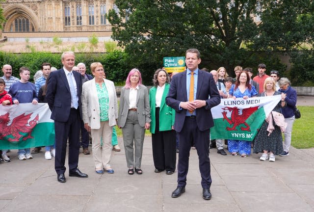 Plaid Cymru Leader Rhun ap Iorwerth (right), joins the four Plaid Cymru MPs from left, Ben Lake, Ann Davies, Liz Saville Roberts and Llinos Medi who won seats in the 2024 General Election 