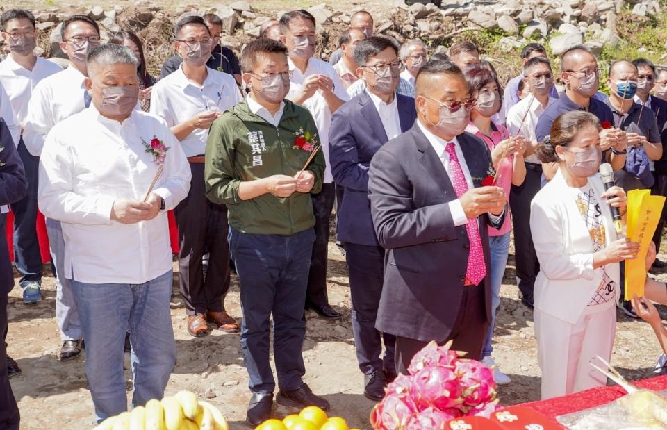 蔡其昌與顏清標在「谷關少爺行館」動土典禮上同框。   圖：谷關少爺行館/提供