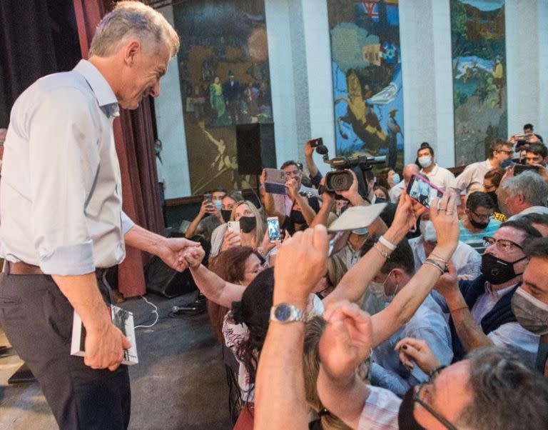 Antes de ir a la Bolsa de Comercio, el expresidente pasó por Río Tercero.