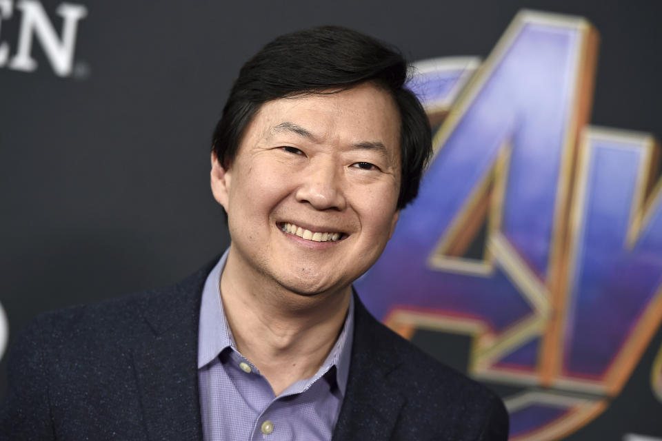 ARCHIVO – En esta fotografía de archivo del 22 de abril de 2019 Ken Jeong llega al estreno de "Avengers: Endgame" en el Centro de Convenciones de Los Angeles. Un reporte de la empresa Nielsen señala que los asiáticos estadounidenses usan servicios digitales y streaming más que cualquier otro grupo étnico y racial en Estados Unidos mientras que se están convirtiendo en consumidores clave e influyentes en entretenimiento y videojuegos. (Foto Jordan Strauss/Invision/AP, archivo)