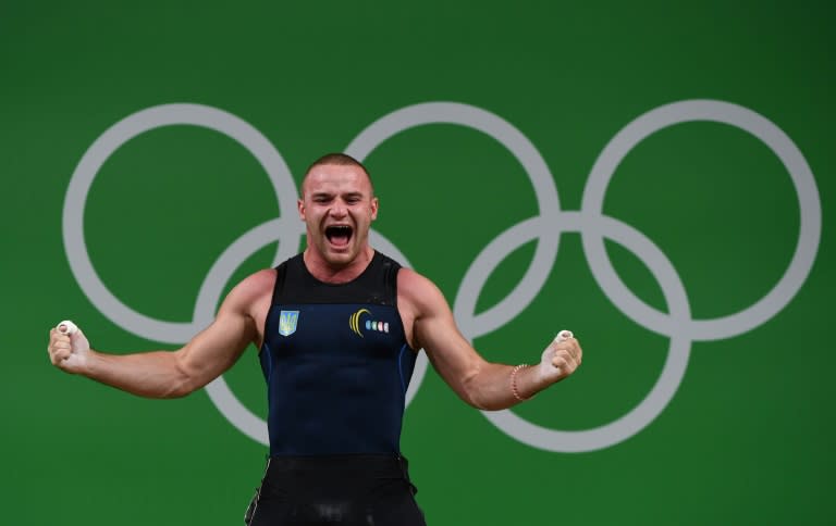 El levantador de pesas ucraniano Oleksandr Pielieshenko compite en los Juegos Olímpicos de Río de Janeiro el 12 de agosto de 2016 (Goh Chai Hin)