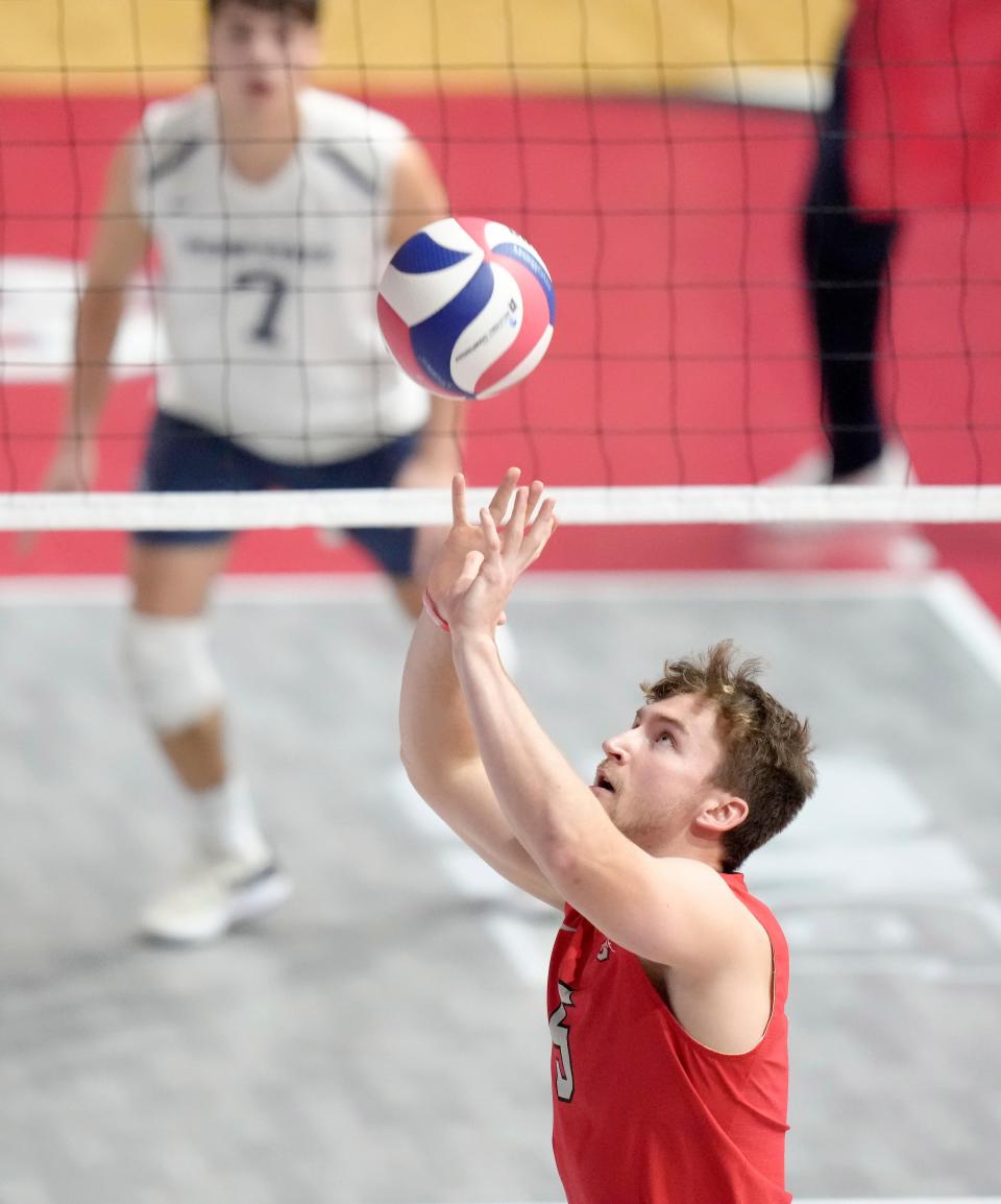 Ohio State setter Noah Platfoot makes a play during the Buckeyes' Jan. 25 home match against Penn State.