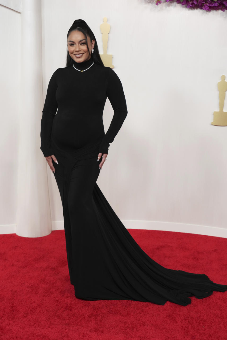 Vanessa Hudgens llega a los Oscar el domingo 10 de marzo de 2024, en el Teatro Dolby en Los Ángeles. (Foto Jordan Strauss/Invision/AP)