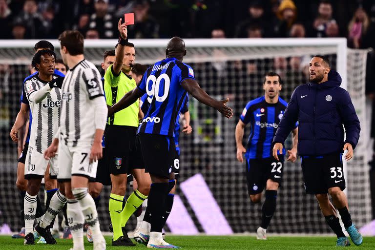 Romelu Lukaku discutió con Juan Guillermo Cuadrado sobre el final del partido, tras el gol del empate, y todo se desmadró